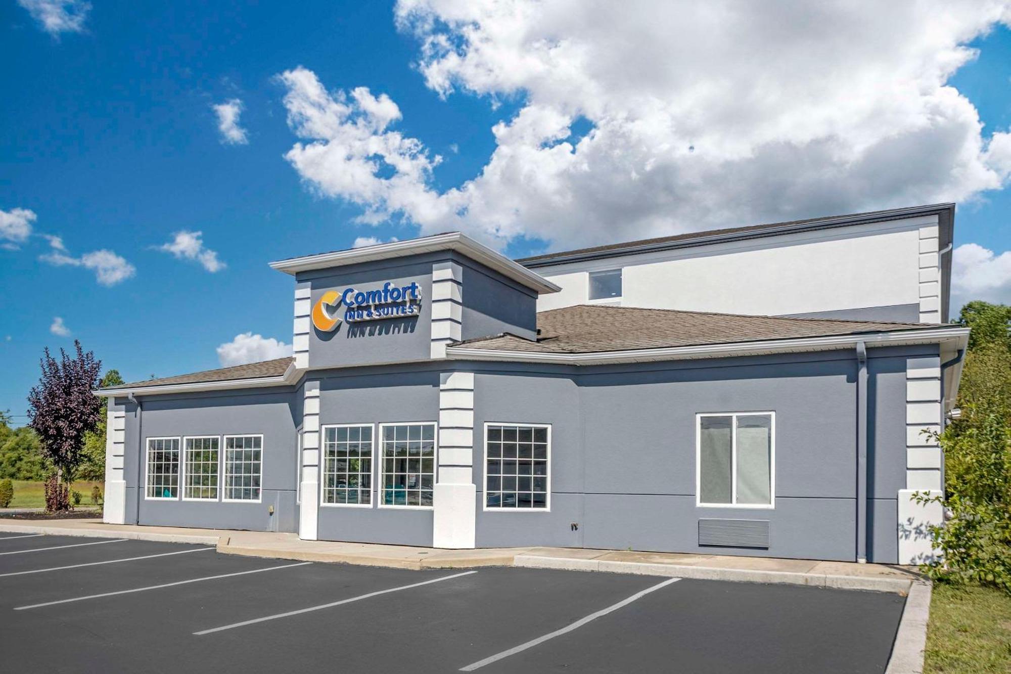 Comfort Inn & Suites Harrisburg-Hershey North Exterior photo