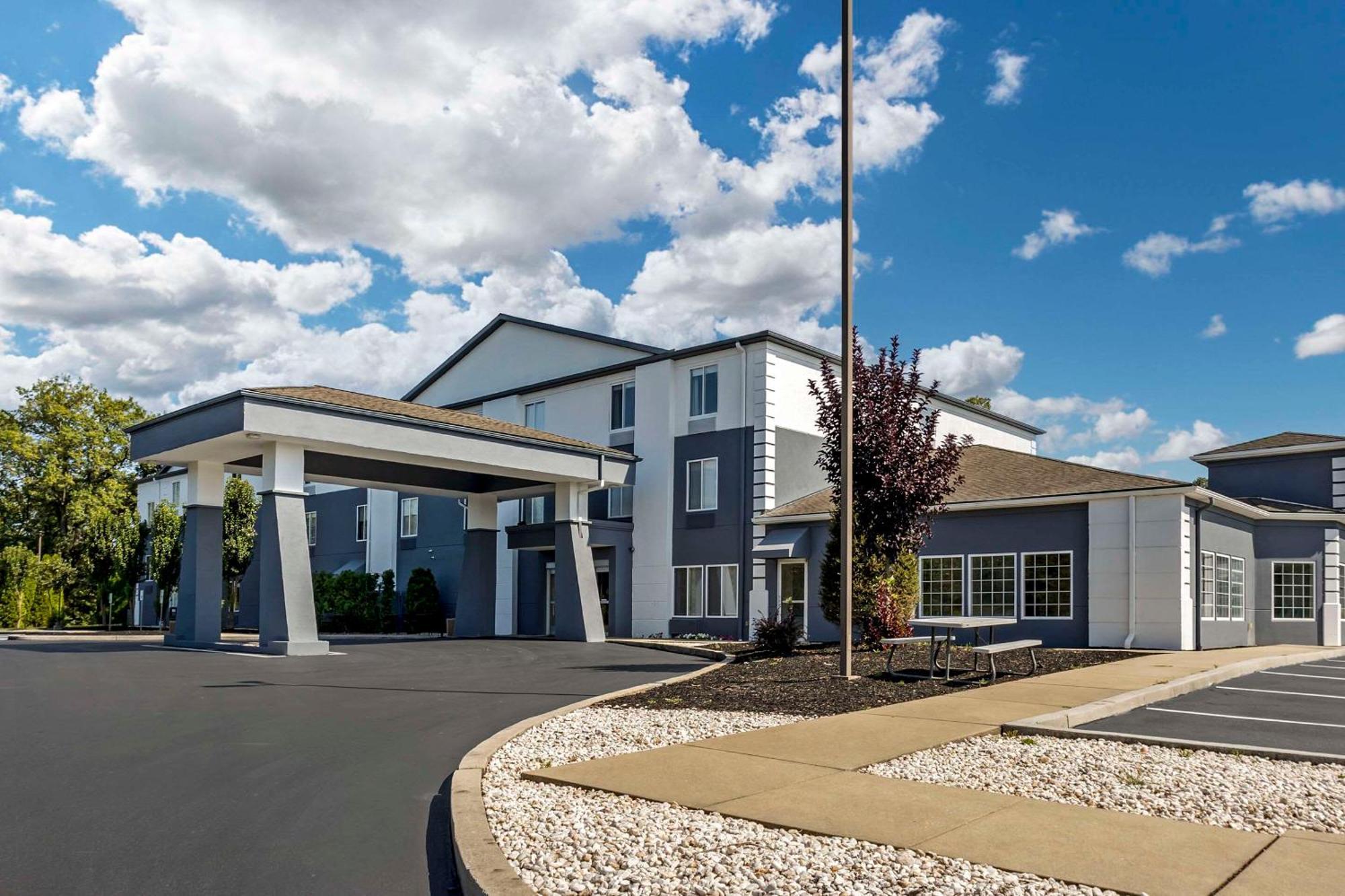 Comfort Inn & Suites Harrisburg-Hershey North Exterior photo