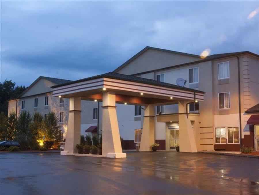 Comfort Inn & Suites Harrisburg-Hershey North Exterior photo